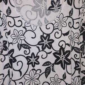 Women's White Floral Scoop Neck Blouse - Black Print PTP 24"